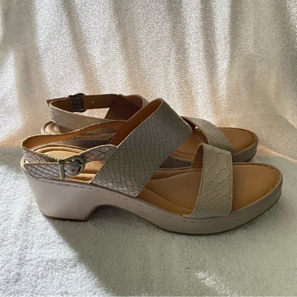 Born‎ Sandals Shoes Women’s Size 9M Heel Open Toe Buckles